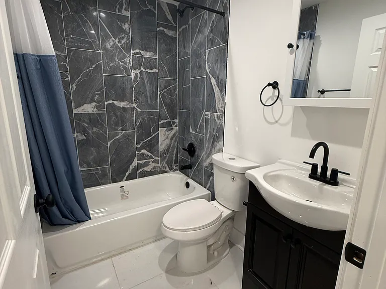 2702 S Union Ave #2 — Photo 5
