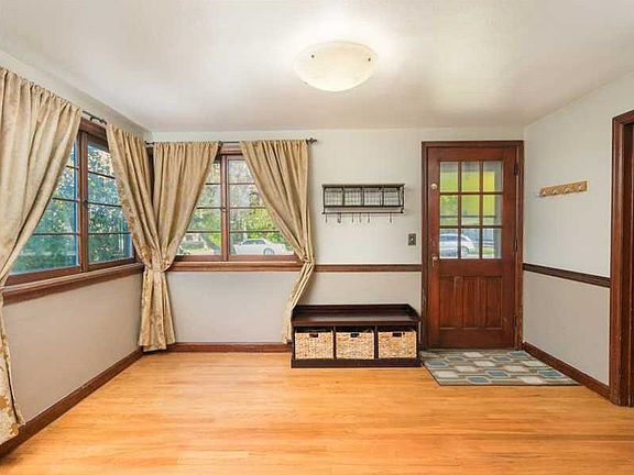 3rd image of 422 Terry Ave