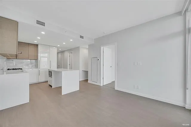 4168 Lougheed Hwy #1208 — Photo 11