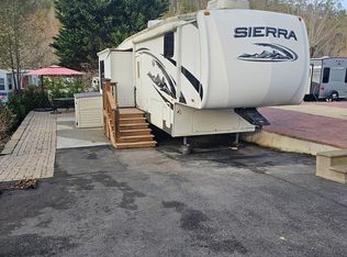 4229 E Pkwy, Gatlinburg, TN 37738