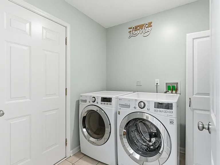 752 Rosslyns Dl — Photo 13
