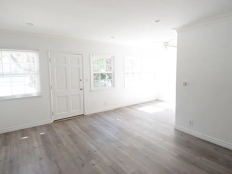 10385 W Olympic Blvd — Photo 6