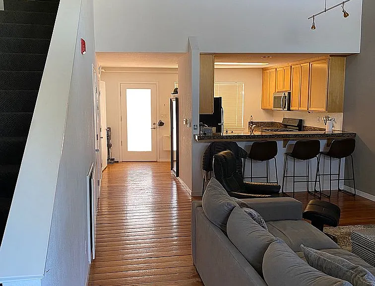 105 E St #3F — Photo 2