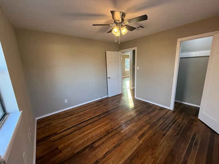 1600 S Aberdeen St — Photo 14