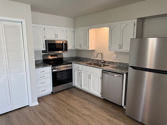 2nd image of 1217 SE 8th St #1217