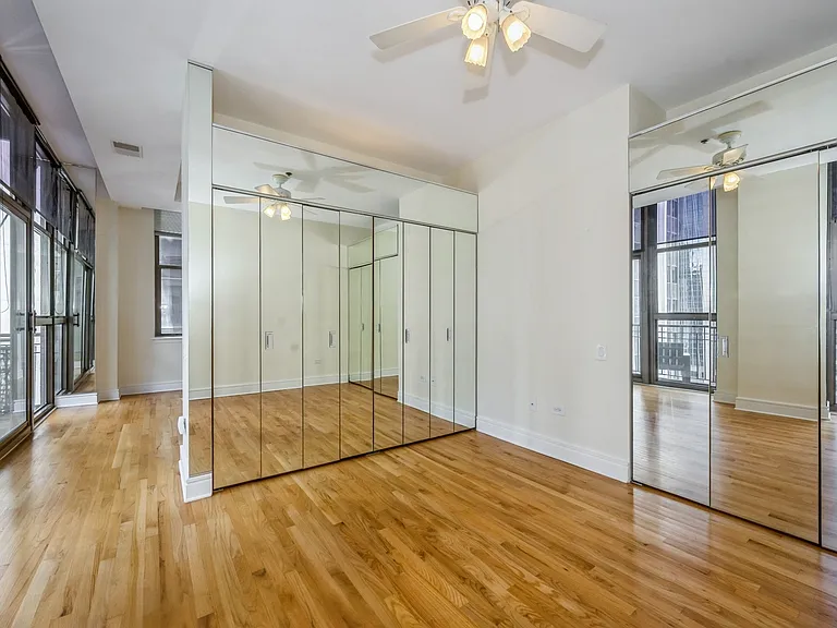212 W Washington St #1012 — Photo 9