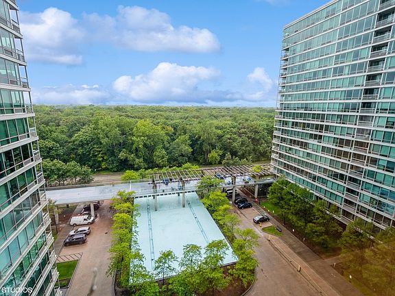 2nd image of 9715 Woods Dr Unit 1206