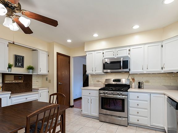 3rd image of 103 Hawthorne Blvd
