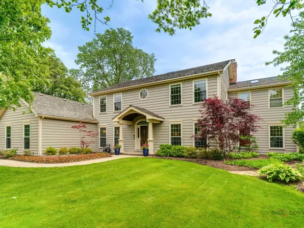 1602 Wickham Ct, Libertyville, IL 60048