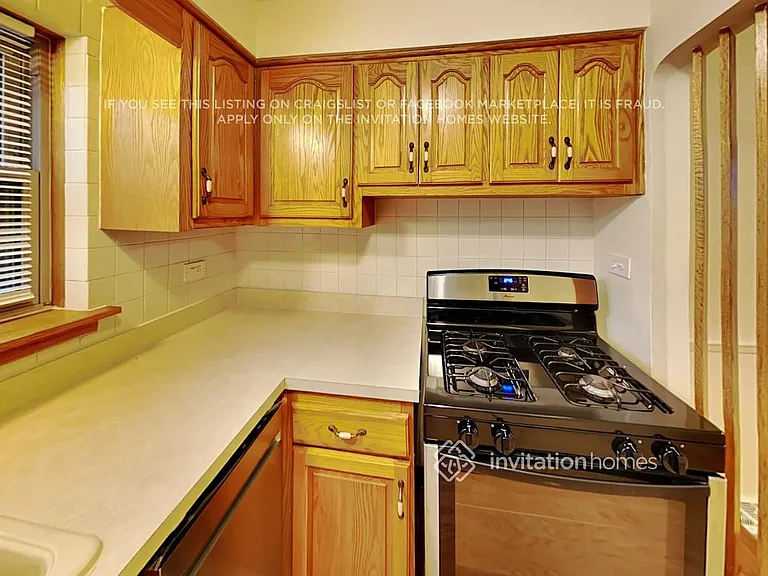 10933 S Tripp Ave — Photo 9