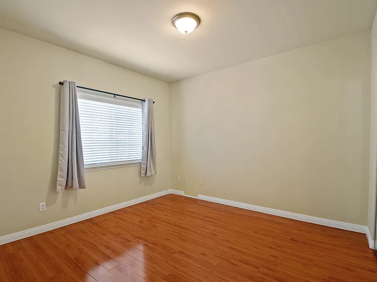 1160 E Grand Ave — Photo 17