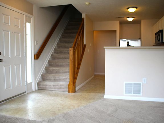 4th image of 362 Silver Maple Dr
