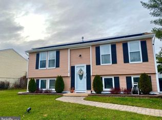 38 Dover Ln, Sicklerville, NJ 08081