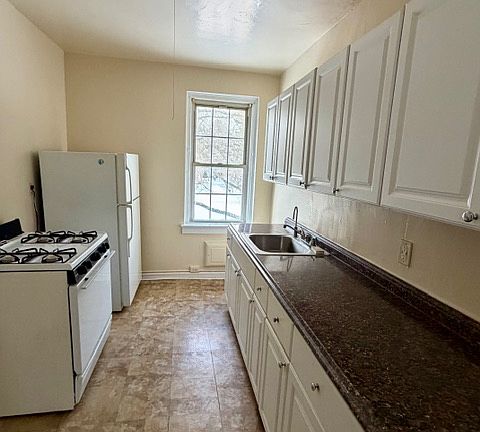 2nd image of 303 High St #F33
