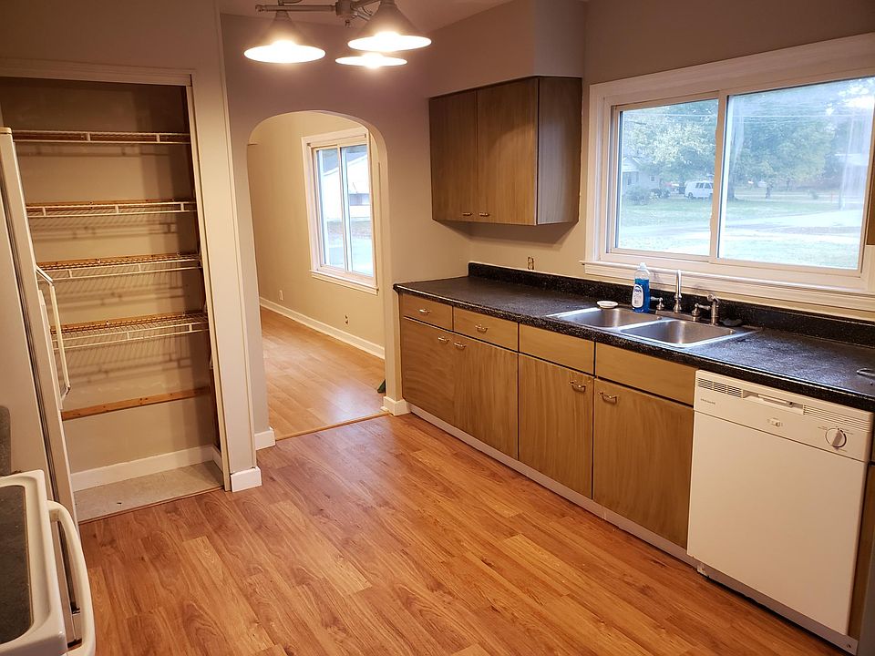 1st image of 1717 Hicks Dr