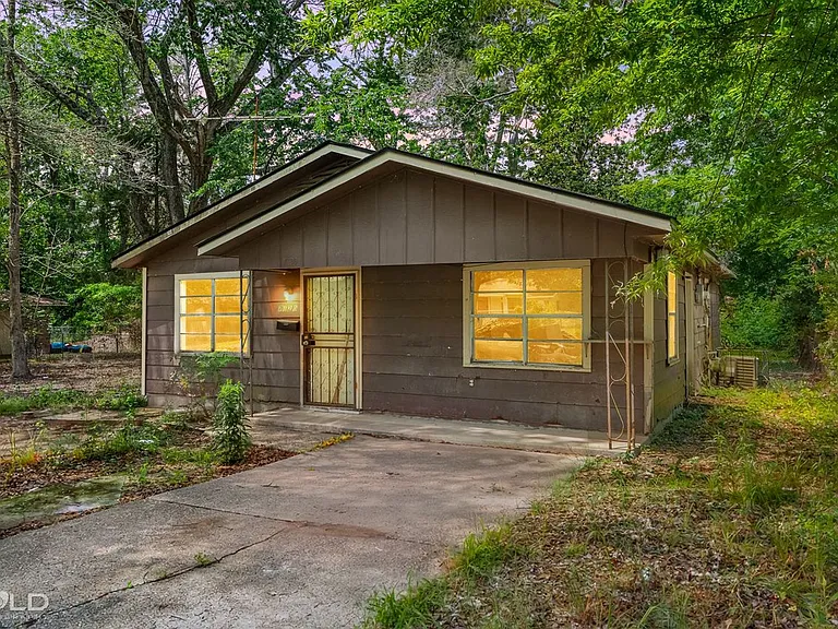 7120 Karen St — Photo 3