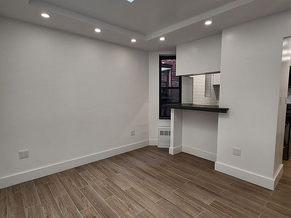 4th image of 216 E 29th St APT 6F