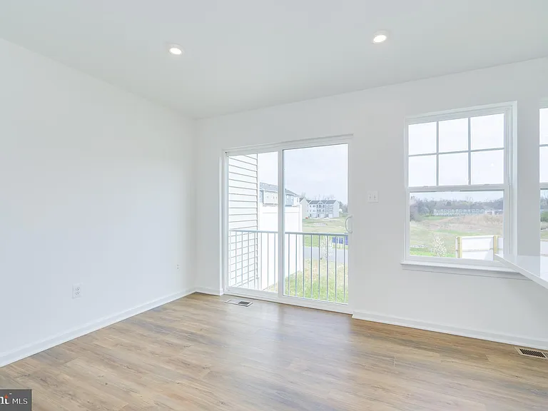 519 Fontana Cir — Photo 24