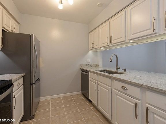 4th image of 1635 N Milwaukee Ave APT 206