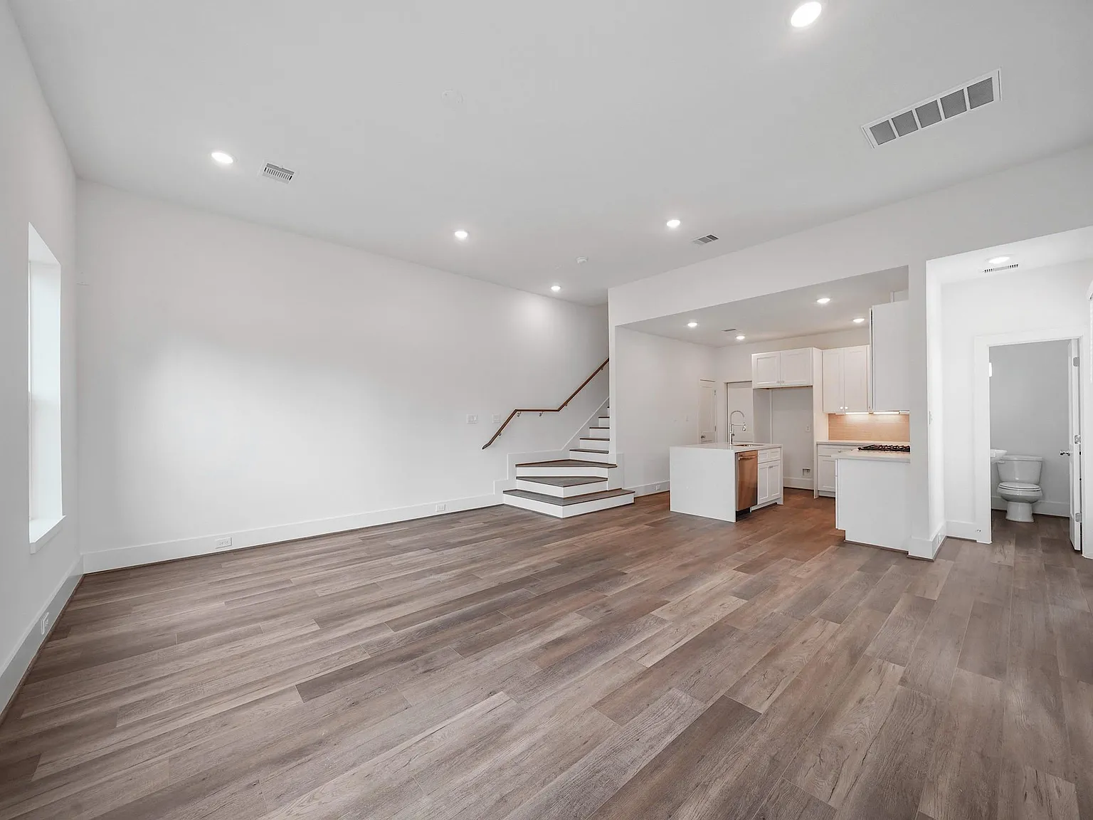 3 bed, 2.5 bath, 1680 sqft, $2,300 — Photo 3