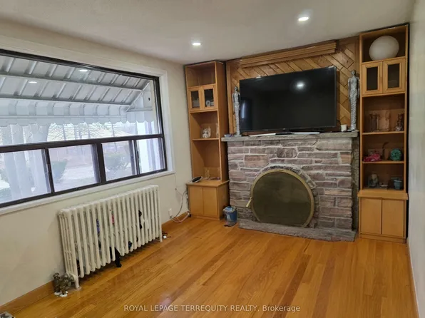 34 Downsview Ave, Toronto, ON M3M 1C9