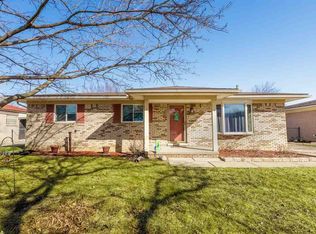 37702 Rosebush St, Sterling Heights, MI 48310