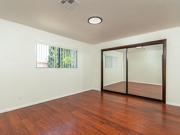 5th image of 414 Irving Ave APT 2