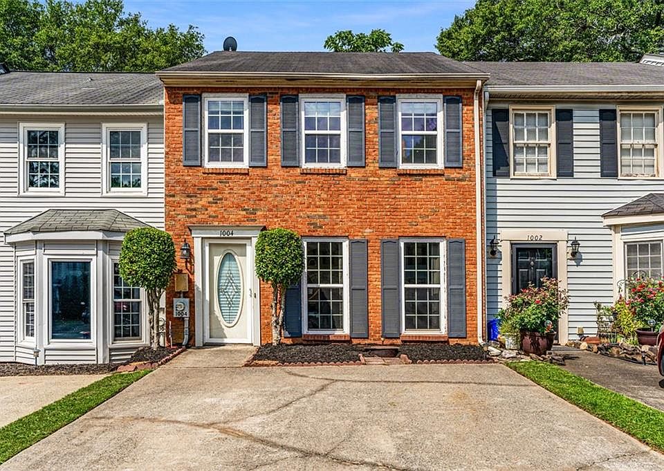 1st image of 1004 Windy Oaks Ct SE