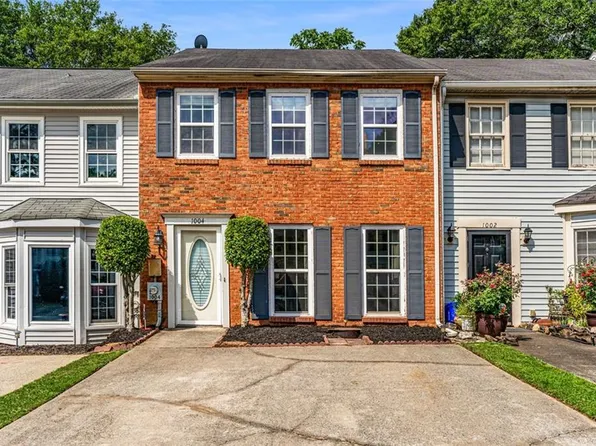 1004 Windy Oaks Ct SE, Smyrna, GA 30080