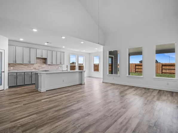 305 Gambels Quail Rd, Waller, TX 77484