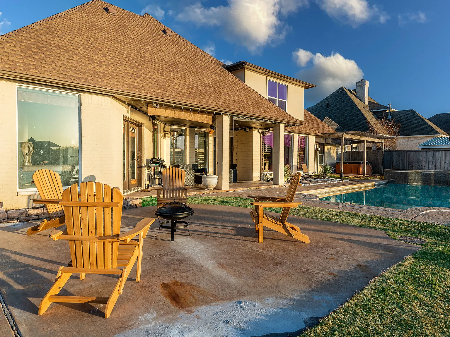 4 bed, 4700 sqft, $3,495 — Photo 4