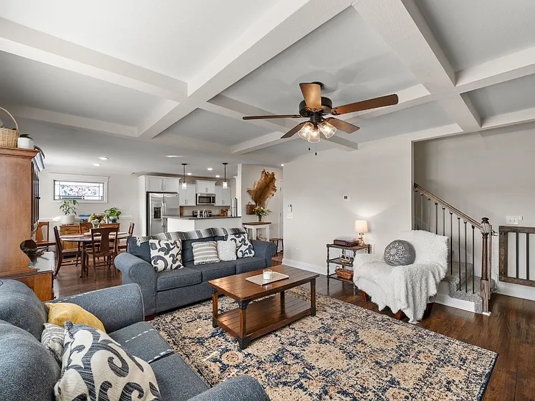 1328 Sussex Dr — Photo 7