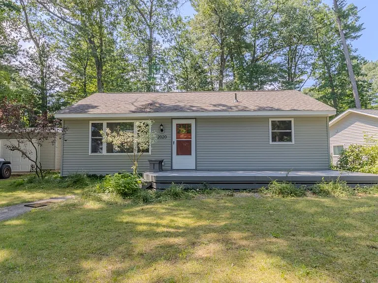 2020 Chippewa St — Photo 1