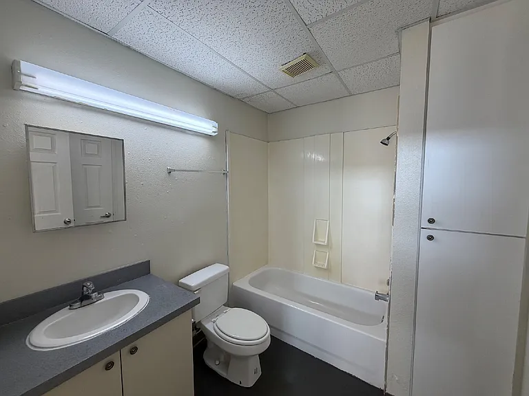 1619 University Ave #4 — Photo 9