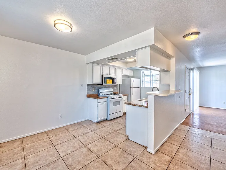 277 N Lamb Blvd #C — Photo 6