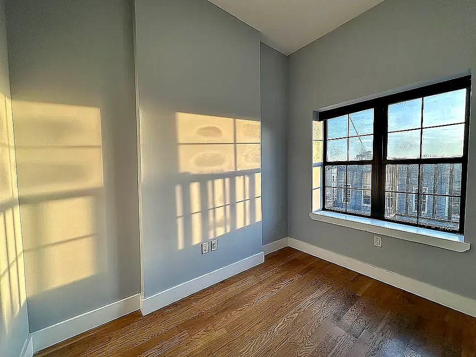 1st image of 613 Woodward Ave #3A