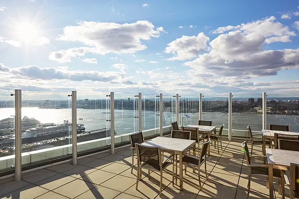 Rented by The Durst Organization | media 22