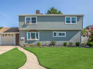 24 Ripple Ln, Levittown, NY 11756