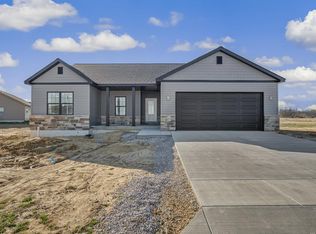 935 Forbs Dr, Waterloo, IL 62298