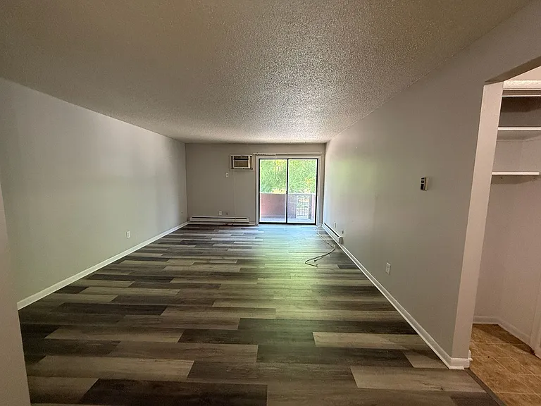 Executive House West — Photo 3