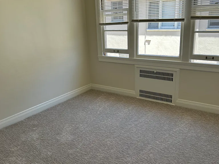 285 Wayne Ave — Photo 13