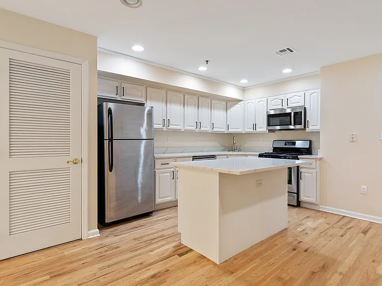 121 Jackson St #2 — Photo 5