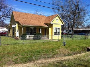 309 W Burnett St, Calvert, TX 77837