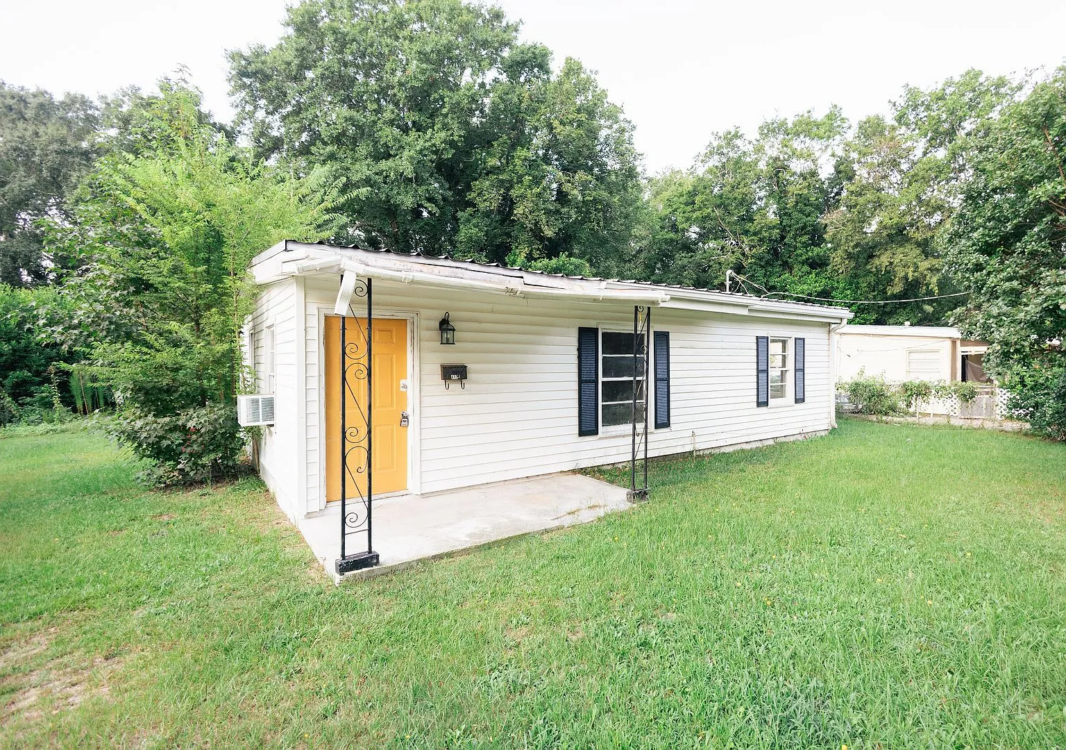 Freshly Renovated 2BR Home for Rent 4170 Palace Ave! — Photo 2