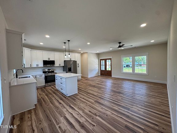 4th image of 2063 Buttercup Ln