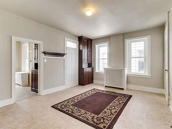 5th image of 550 West Broadway