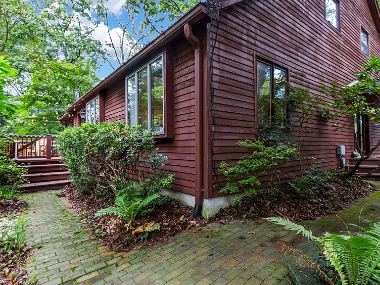 1677 Chinford Trl — Photo 24