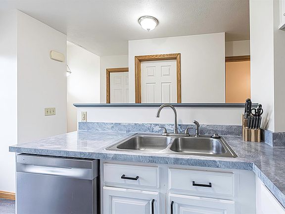 5th image of 4127 Wood Hills Dr
