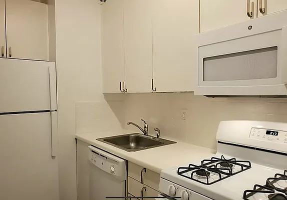 Rented by Douglas Elliman | media 7