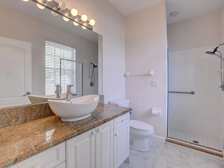 8028 Plantation Lakes Dr — Photo 33